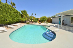 Del Lago Mid - Century Retreat